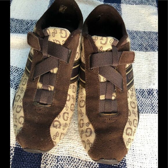 Nice shoes by Guess in size 8 - Picture 1 of 5